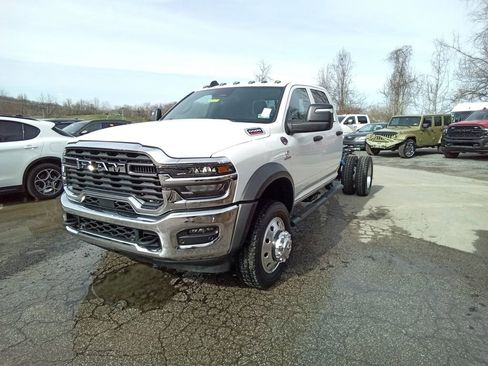 New 2026 RAM 5500 Tradesman AWD/4WD image 9