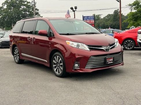 Used 2020 Toyota Sienna XLE w/ XLE Navigation Package AWD/4WD image 3