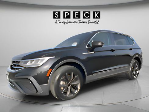 Used 2024 Volkswagen Tiguan SE AWD/4WD image 2