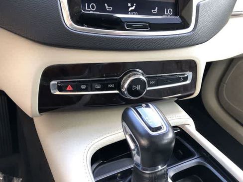Used 2019 Volvo XC90 T5 Momentum w/ Protection Package Premier FWD image 27