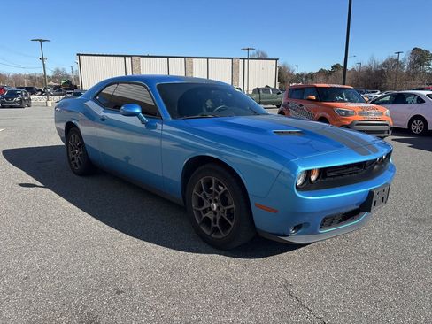 Used 2018 Dodge Challenger GT image 9