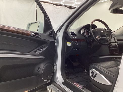 Used 2011 Mercedes-Benz GL 550 4MATIC image 15
