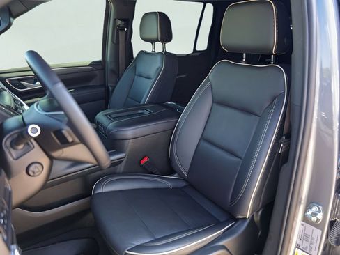 Used 2022 GMC Yukon XL SLT w/ SLT Premium Package RWD image 10