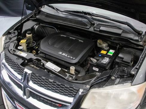 Used 2014 Dodge Grand Caravan SXT image 28