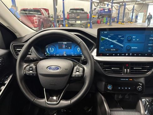 Certified 2025 Ford Escape Platinum AWD/4WD image 19