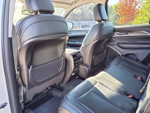 Used 2022 Jeep Grand Cherokee Limited AWD/4WD image 10