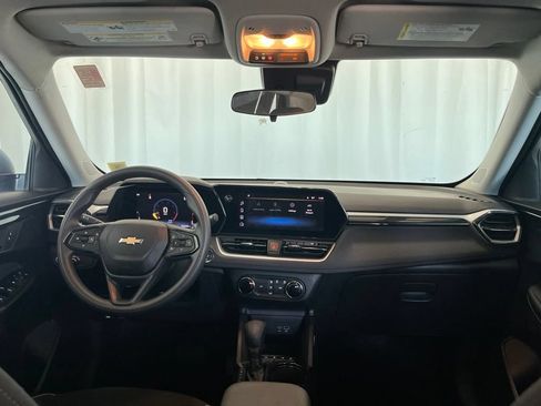 Used 2024 Chevrolet TrailBlazer LS w/ LS Convenience Package FWD image 9