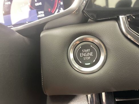 New 2026 GMC Canyon Elevation w/ Convenience Package image 17