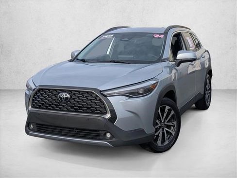 Used 2024 Toyota Corolla Cross XLE image 1