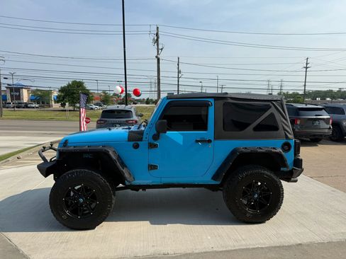 Used 2017 Jeep Wrangler Sport AWD/4WD image 7