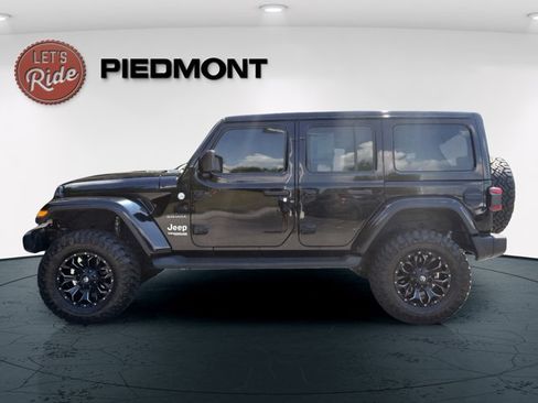 Used 2018 Jeep Wrangler Unlimited Sahara AWD/4WD image 8