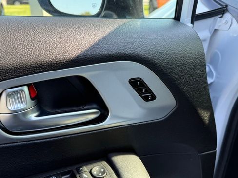 New 2025 Chrysler Pacifica Limited FWD image 16
