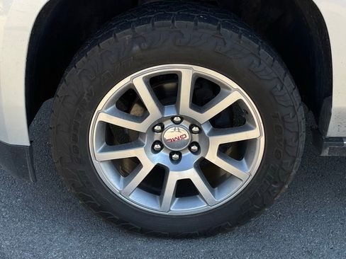 Used 2020 GMC Yukon Denali image 32