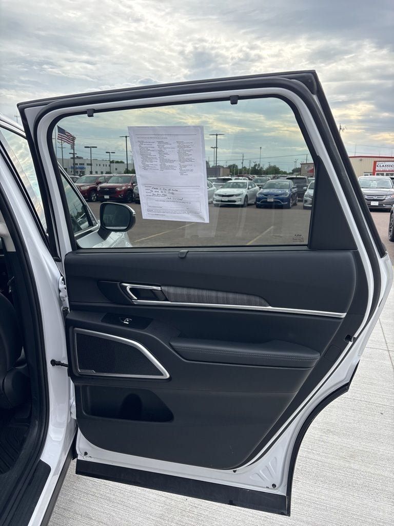 Used 2024 Kia Telluride EX w/ EX Captain's Chair Package AWD/4WD image 27