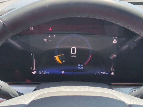 Used 2025 Chevrolet Trax LT w/ LT Convenience Package FWD image 11