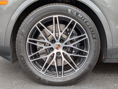 Certified 2025 Porsche Cayenne Coupe AWD/4WD image 11