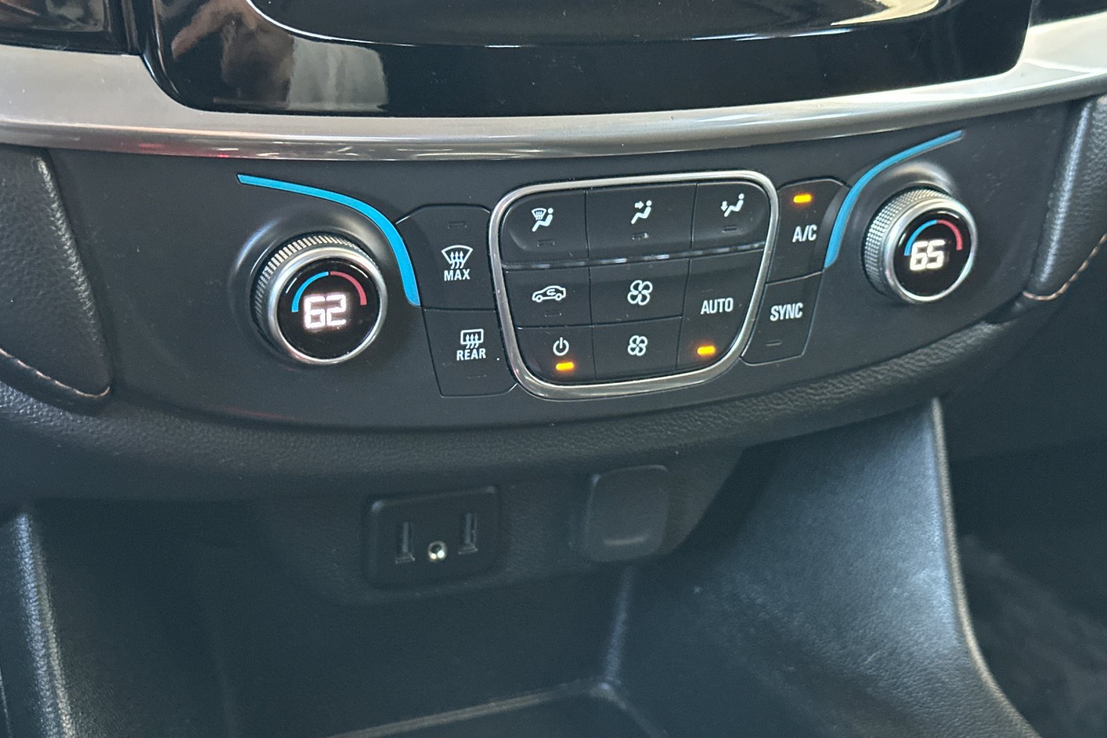 Used 2020 Chevrolet Traverse LS FWD image 28