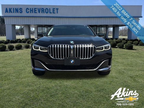 Used 2022 BMW 740i w/ Premium Package RWD image 3