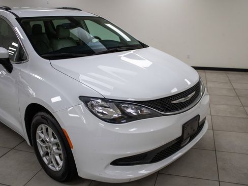Used 2021 Chrysler Voyager Lxi image 5