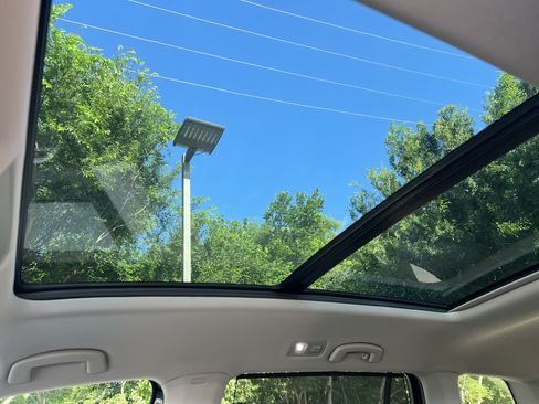 Used 2023 Volkswagen Atlas SE w/ Panoramic Sunroof Package FWD image 25