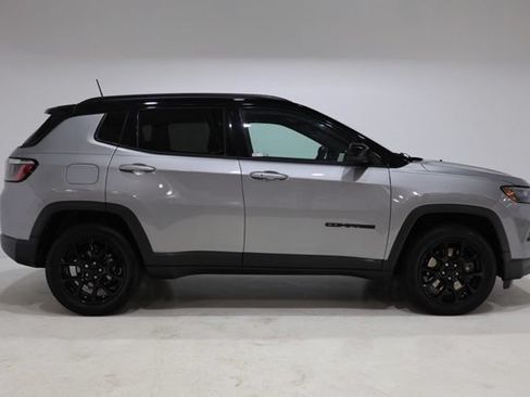 Used 2024 Jeep Compass Latitude w/ Convenience Group AWD/4WD image 8