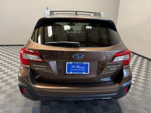 Used 2019 Subaru Outback 3.6R Limited AWD/4WD image 11