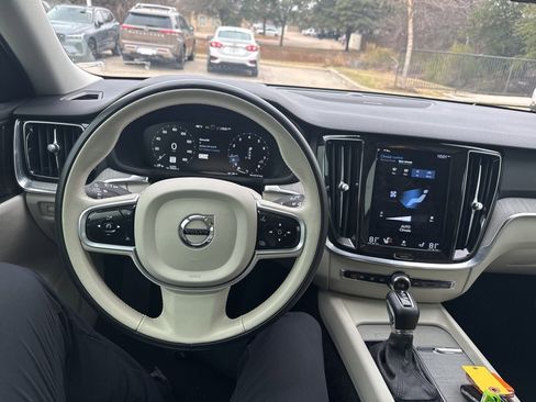 Used 2022 Volvo V60 T5 Cross Country w/ Advanced Package image 20