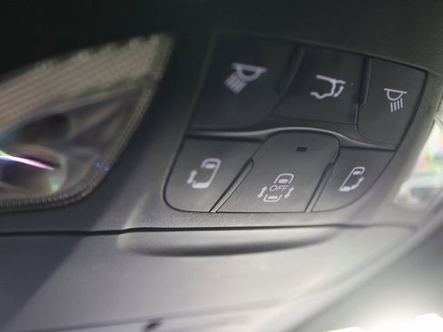 Used 2018 Chrysler Pacifica Touring Plus w/ S Appearance Package image 35