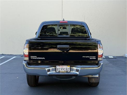 Used 2014 Toyota Tacoma PreRunner w/ SR5 Package RWD image 5
