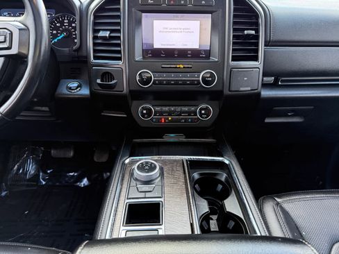 Used 2021 Ford Expedition Limited image 11