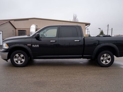Used 2017 RAM 1500 Classic SLT image 4