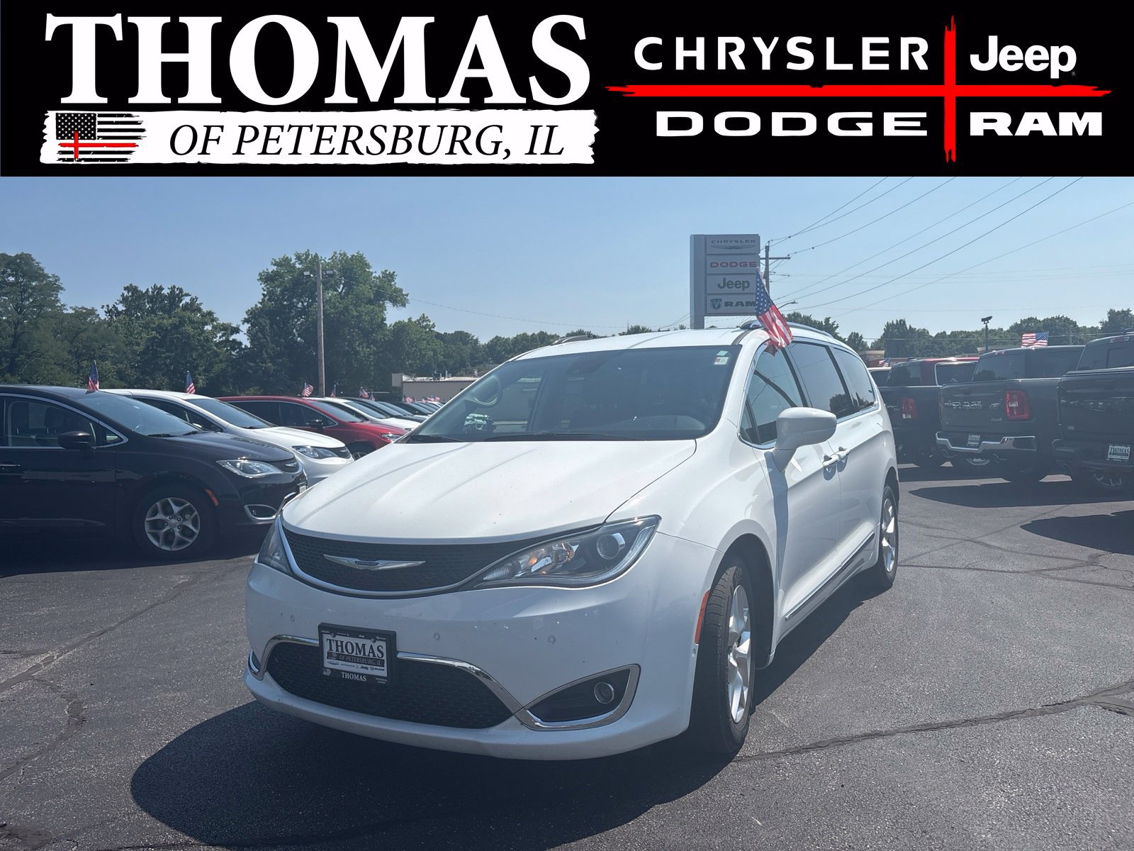 Used 2020 Chrysler Pacifica Touring-L Plus w/ Tire & Wheel Group FWD image 3