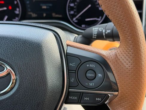 Used 2019 Toyota Avalon Limited FWD image 23