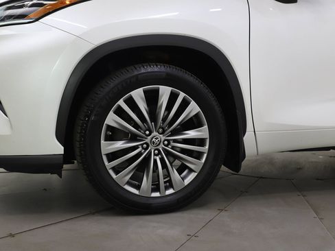 Used 2020 Toyota Highlander Platinum image 30