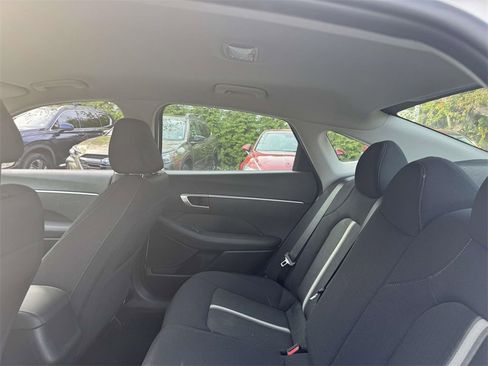 Certified 2022 Hyundai Sonata SE w/ Cargo Package image 8
