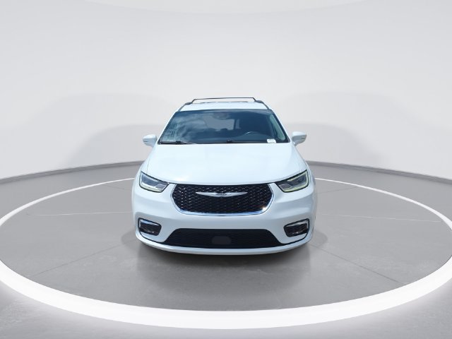 Used 2022 Chrysler Pacifica Touring-L FWD image 3