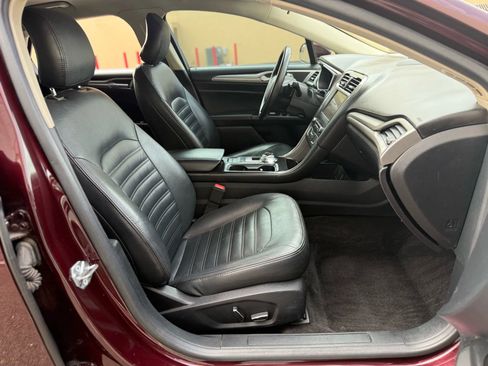 Used 2017 Ford Fusion SE w/ Fusion SE Technology Package image 17