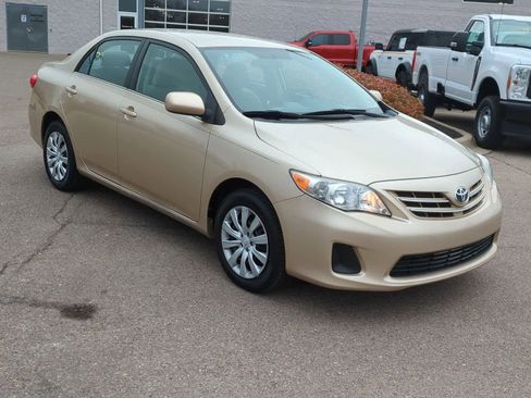 Used 2013 Toyota Corolla LE image 2