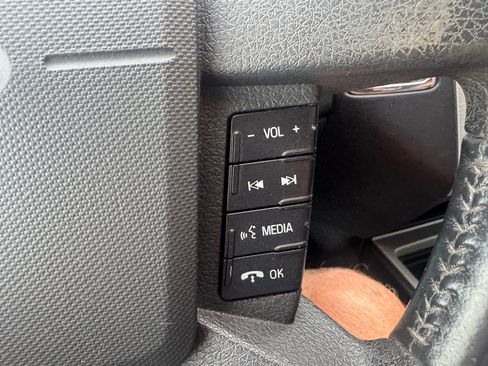 Used 2010 Ford Edge SEL image 18