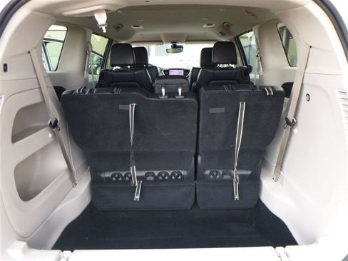 Used 2023 Chrysler Pacifica Touring-L FWD image 20
