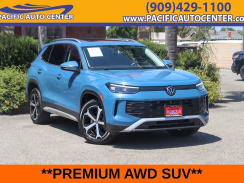 Used 2025 Volkswagen Tiguan SE AWD/4WD image 1