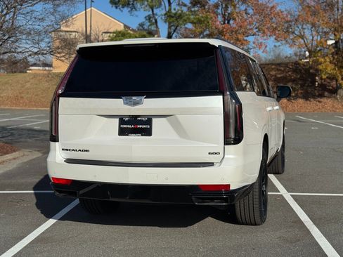 Used 2023 Cadillac Escalade ESV Sport w/ Touring Package image 11