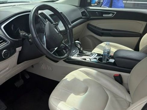 Used 2017 Ford Edge Titanium w/ Technology Package FWD image 9