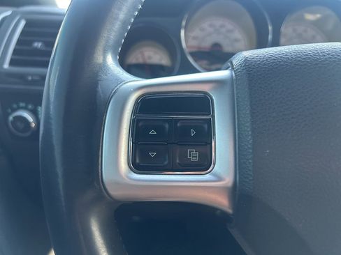 Used 2014 Dodge Challenger SXT image 23