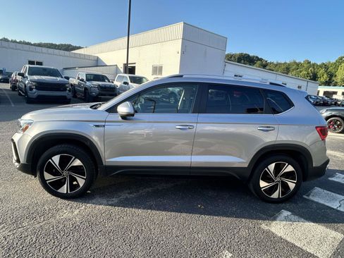 Used 2024 Volkswagen Taos SE AWD/4WD image 4
