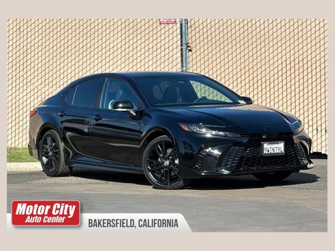 Used 2026 Toyota Camry Hybrid FWD image 1