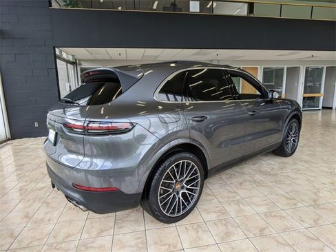 Used 2019 Porsche Cayenne S image 7