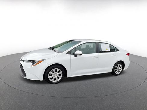 Used 2025 Toyota Corolla LE FWD image 8