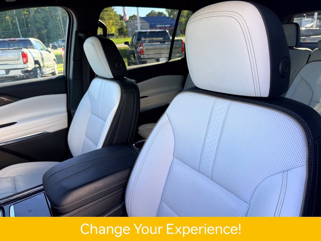 Used 2025 Chevrolet Traverse High Country FWD image 18