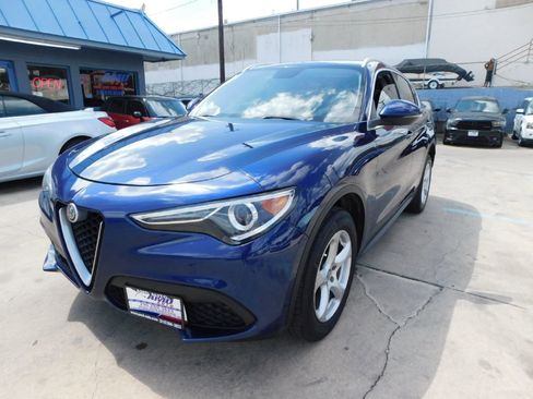 Used 2018 Alfa Romeo Stelvio AWD image 3
